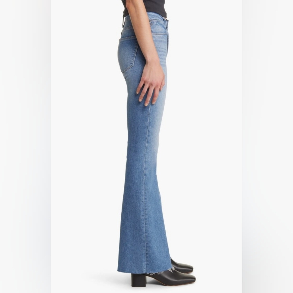 FRAME 'Le High Flare' Light Wash Raw Hem Distressed High Rise Jeans - Size 31